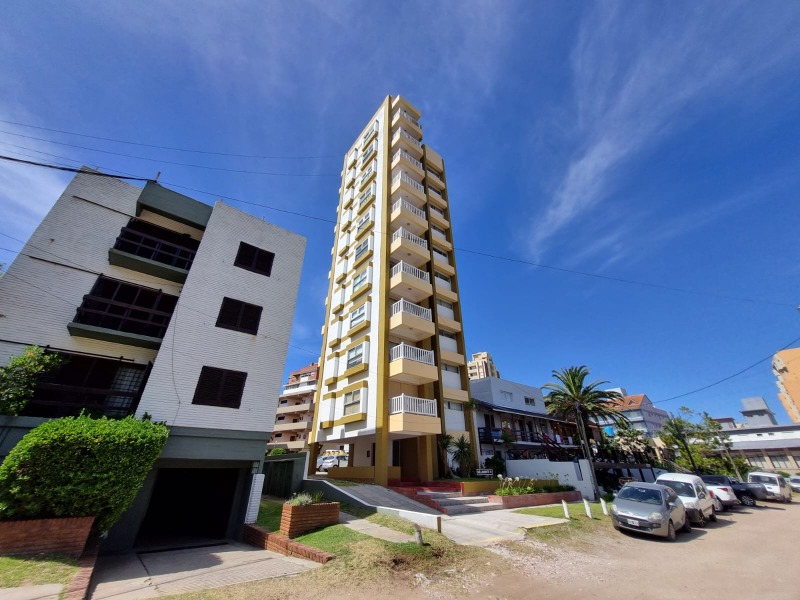 Departamento Edificio VILLAMONTE VIII 4° PISO  en:Villa Gesell, zona:Norte