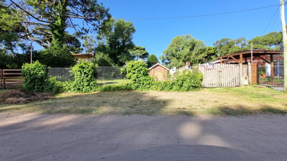 Lote Lote PASEO 102  en:Villa Gesell, zona:Centro 