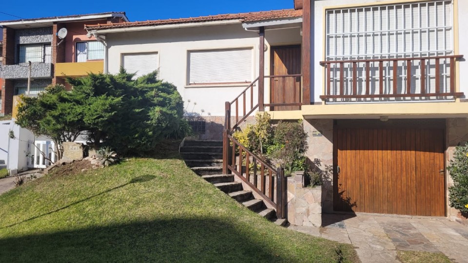 Chalet Aqui no es Casa en PH con salida al mar en: Villa Gesell , zona: Sur