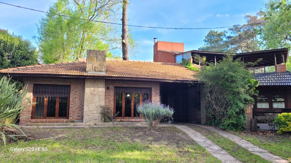 Chalet Las Alicias Chalet en zona norte a 2 cuadr en: Villa Gesell , zona: Norte