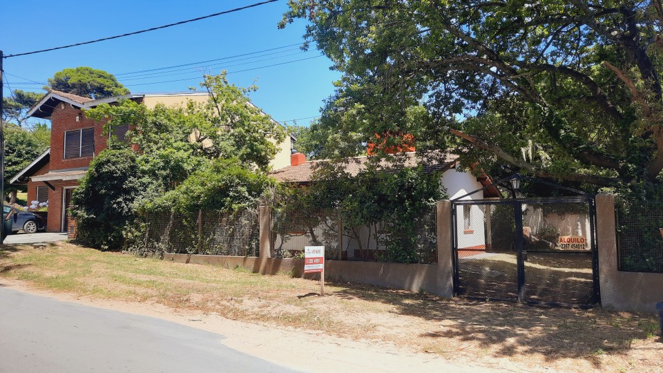 Chalet Kethy Chalet Zona Centro gran parque en: Villa Gesell , zona: Centro 